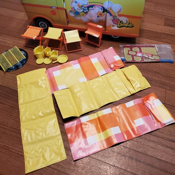 EUC 1971 MATTEL BARBIE COUNTRY CAMPER WITH ACCESSORIES. CROSS POSTED - Picture 9 of 11
